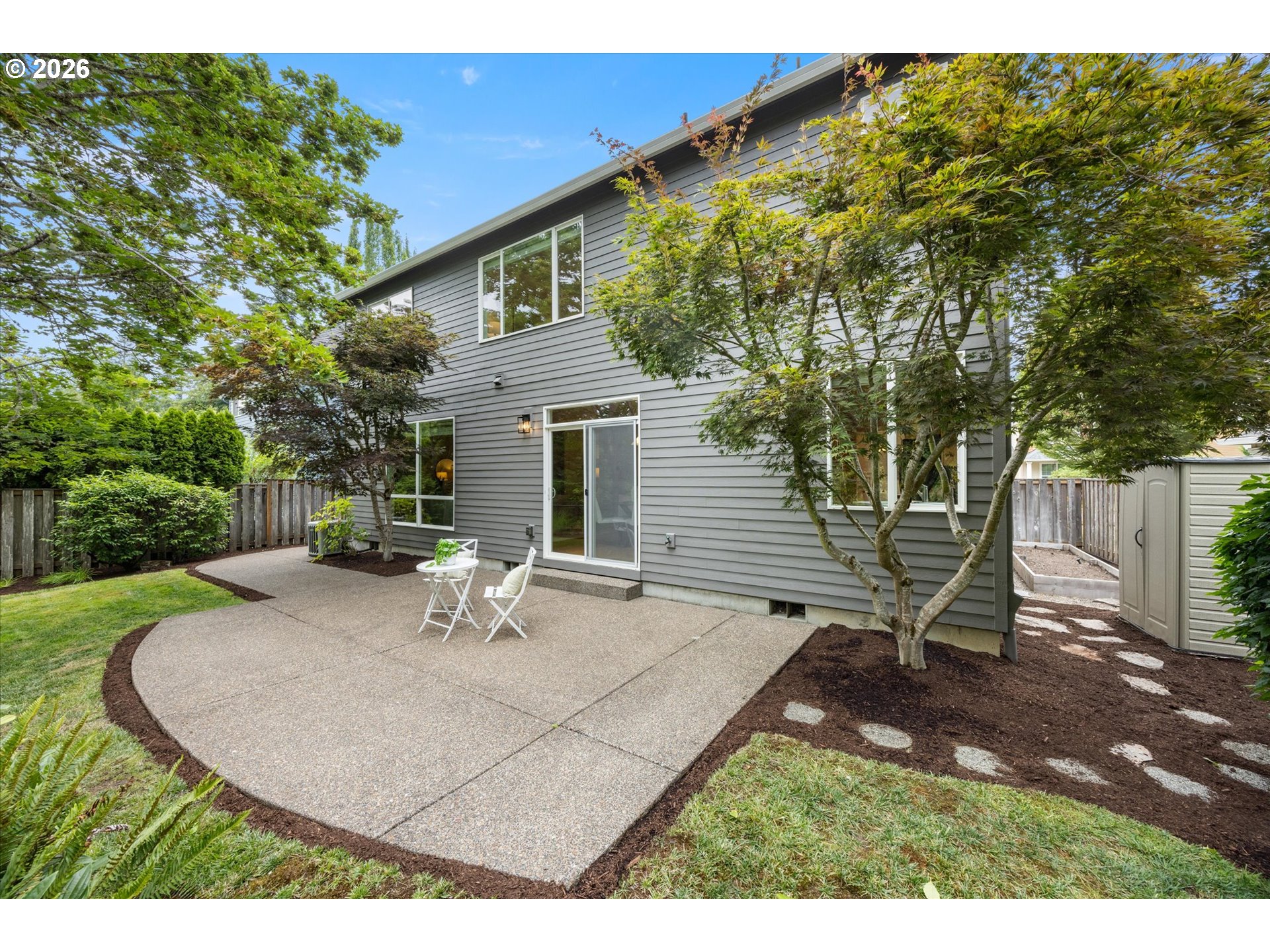 859 NE RETFORD AVE