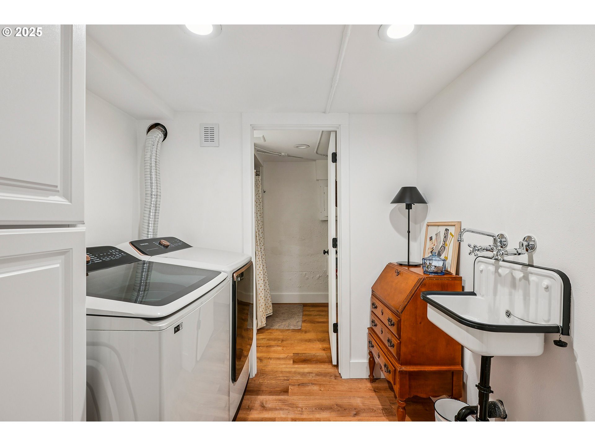 235 N HOLLAND ST