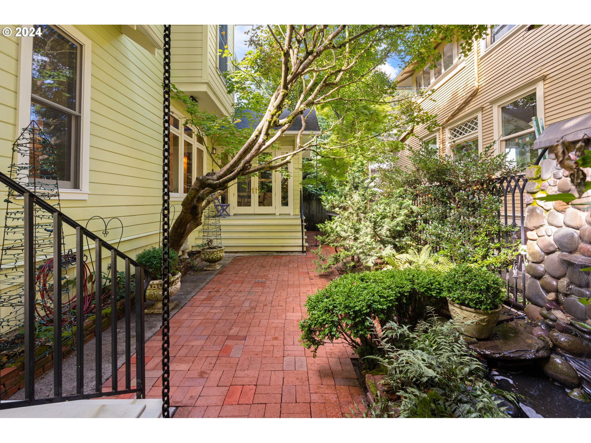 2225 NE 15TH AVE