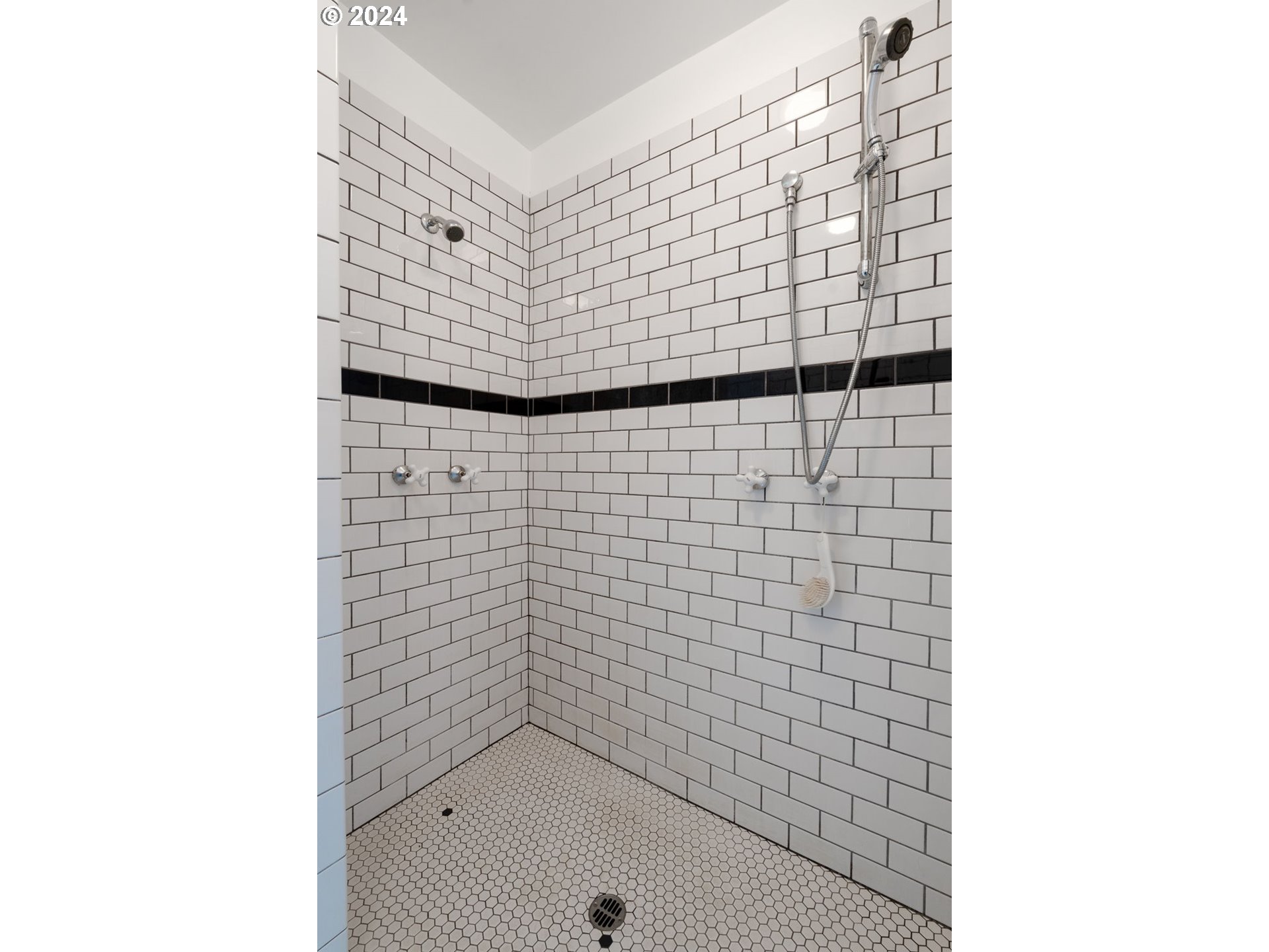 2225 NE 15TH AVE