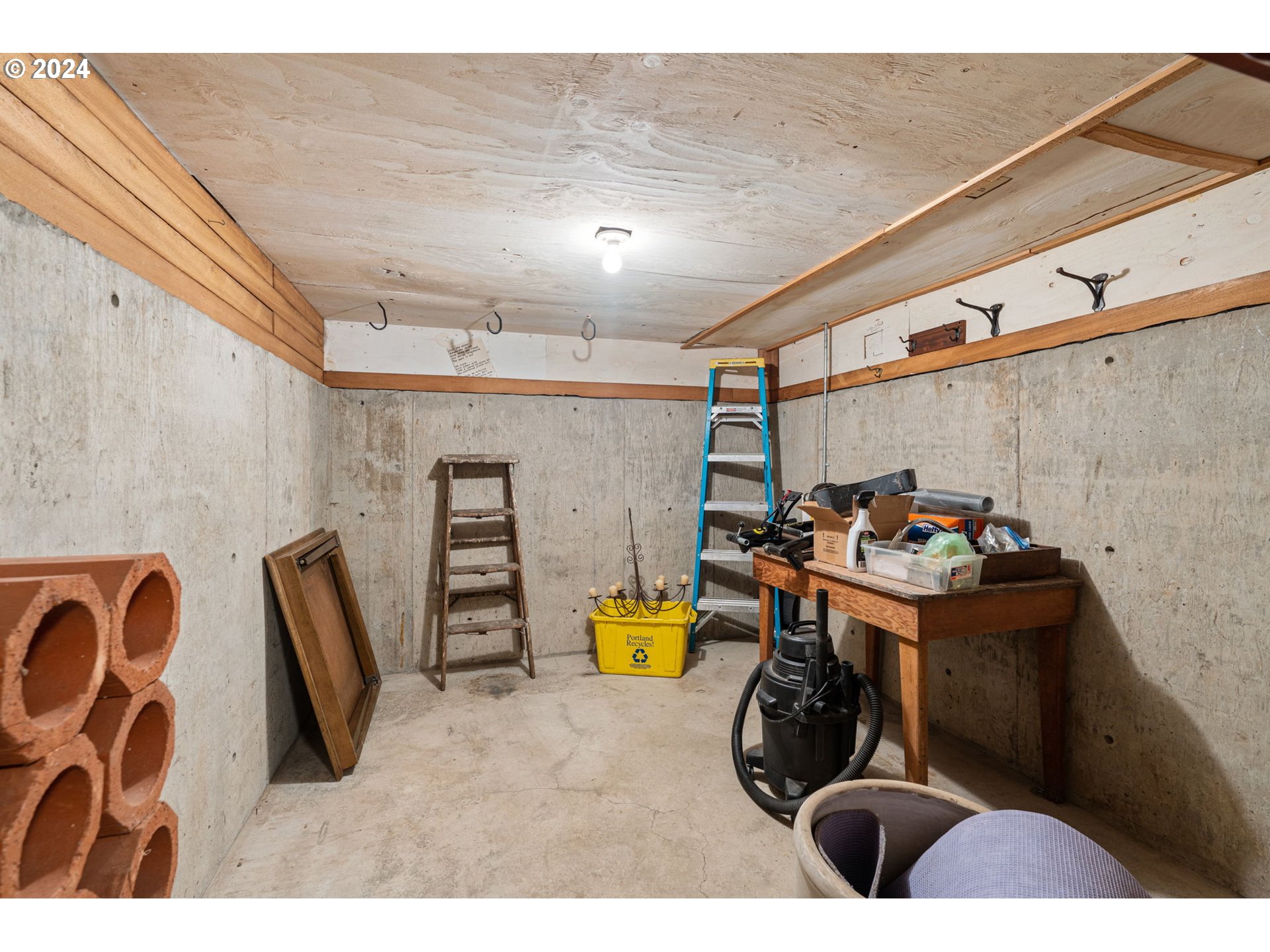 2225 NE 15TH AVE