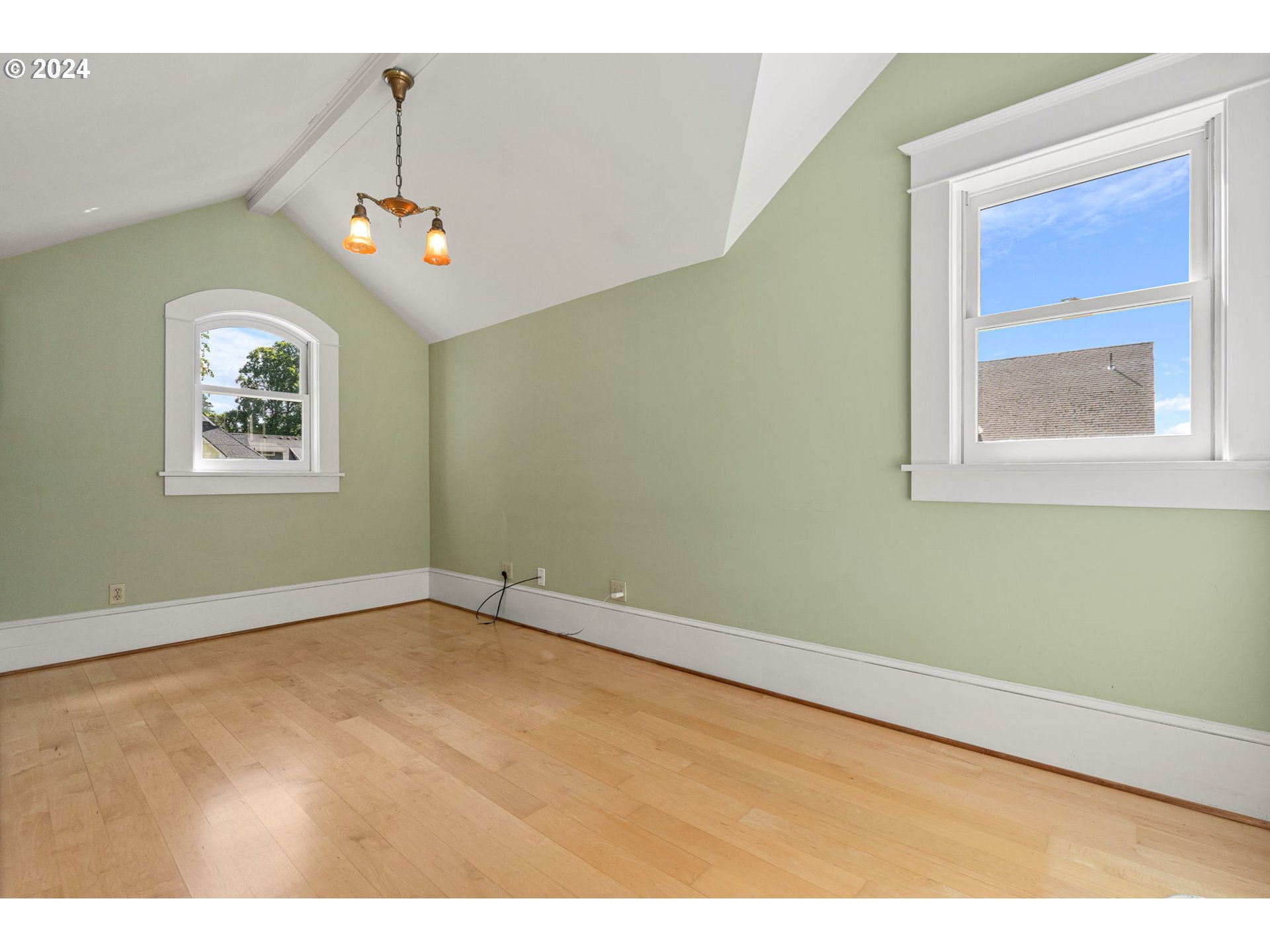 2225 NE 15TH AVE