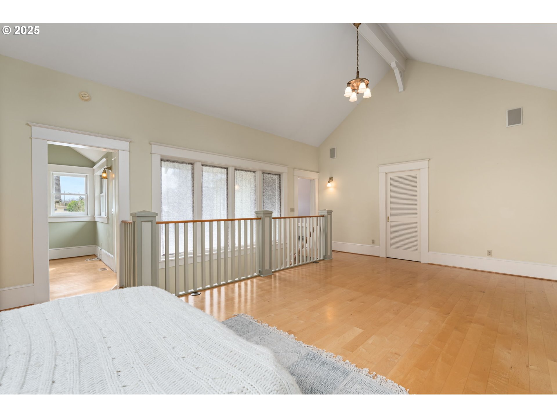2225 NE 15TH AVE