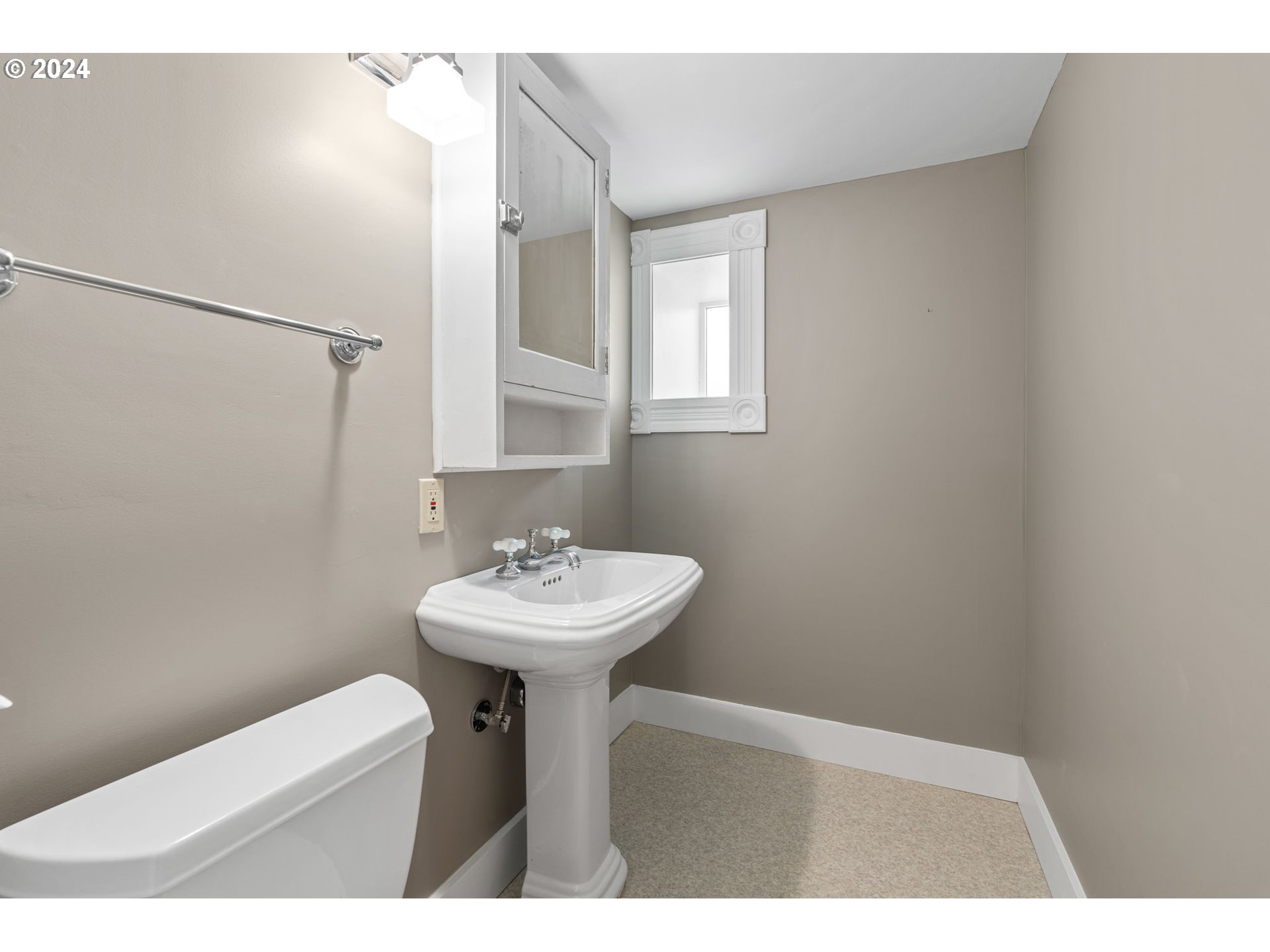 2225 NE 15TH AVE
