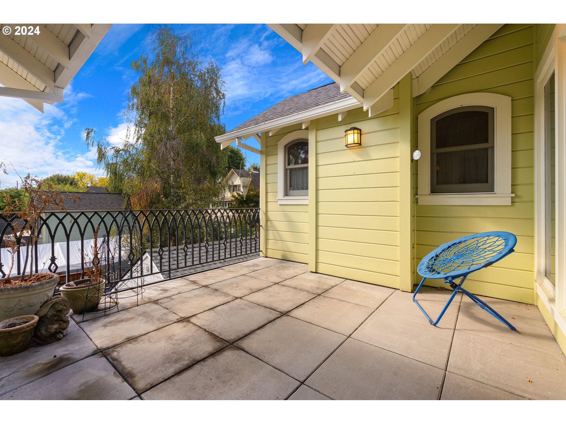 2225 NE 15TH AVE