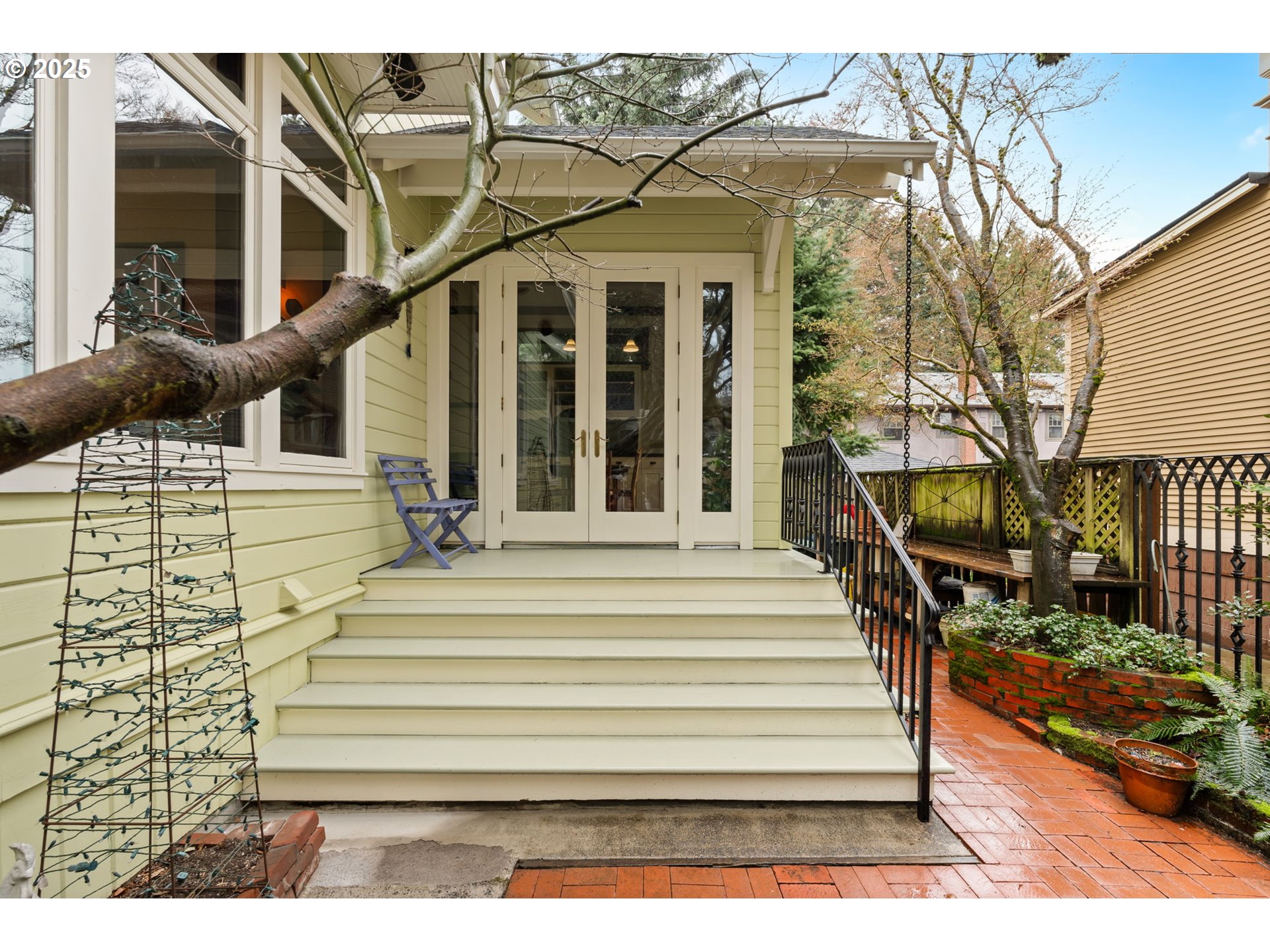 2225 NE 15TH AVE