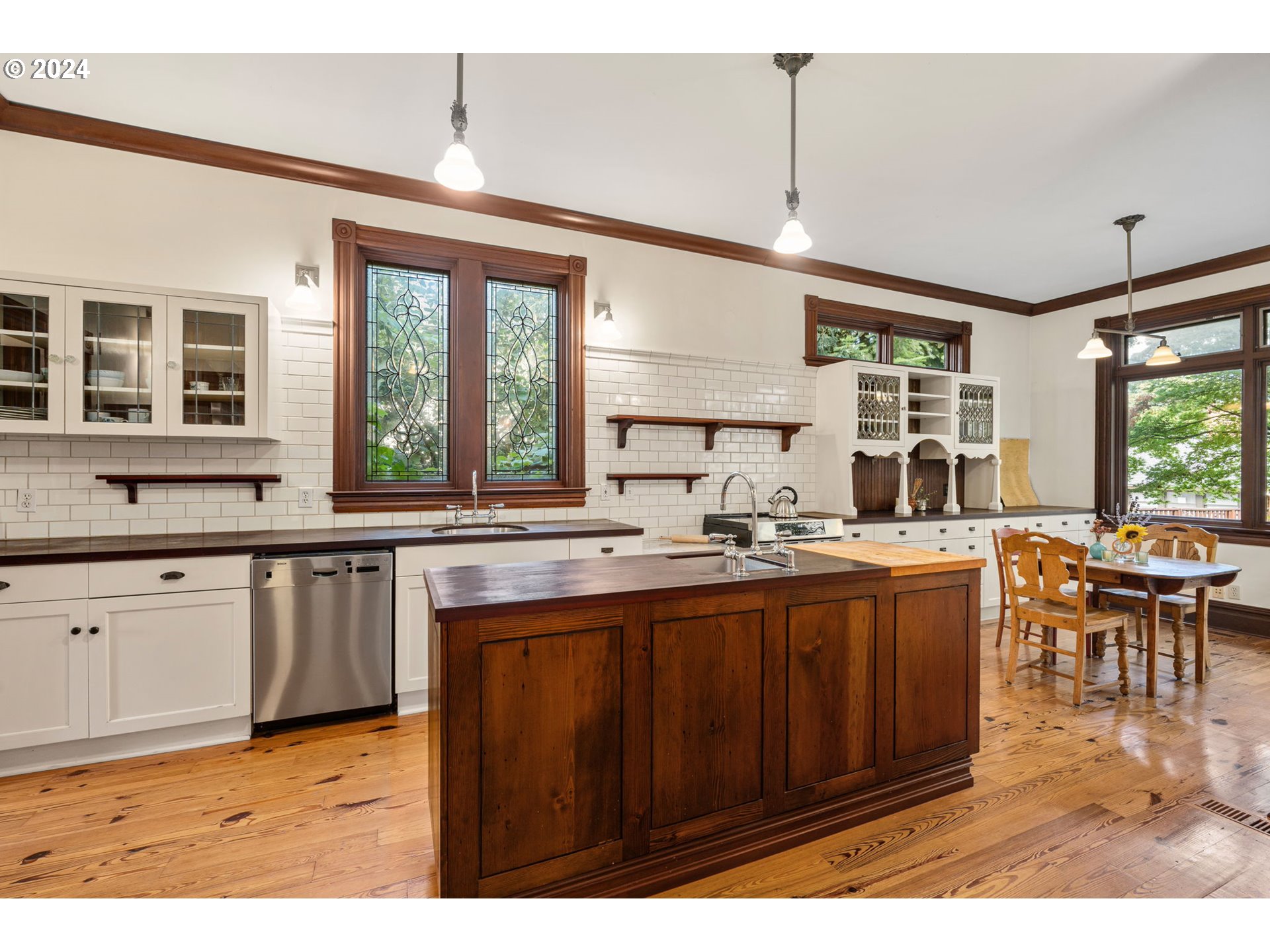 2225 NE 15TH AVE