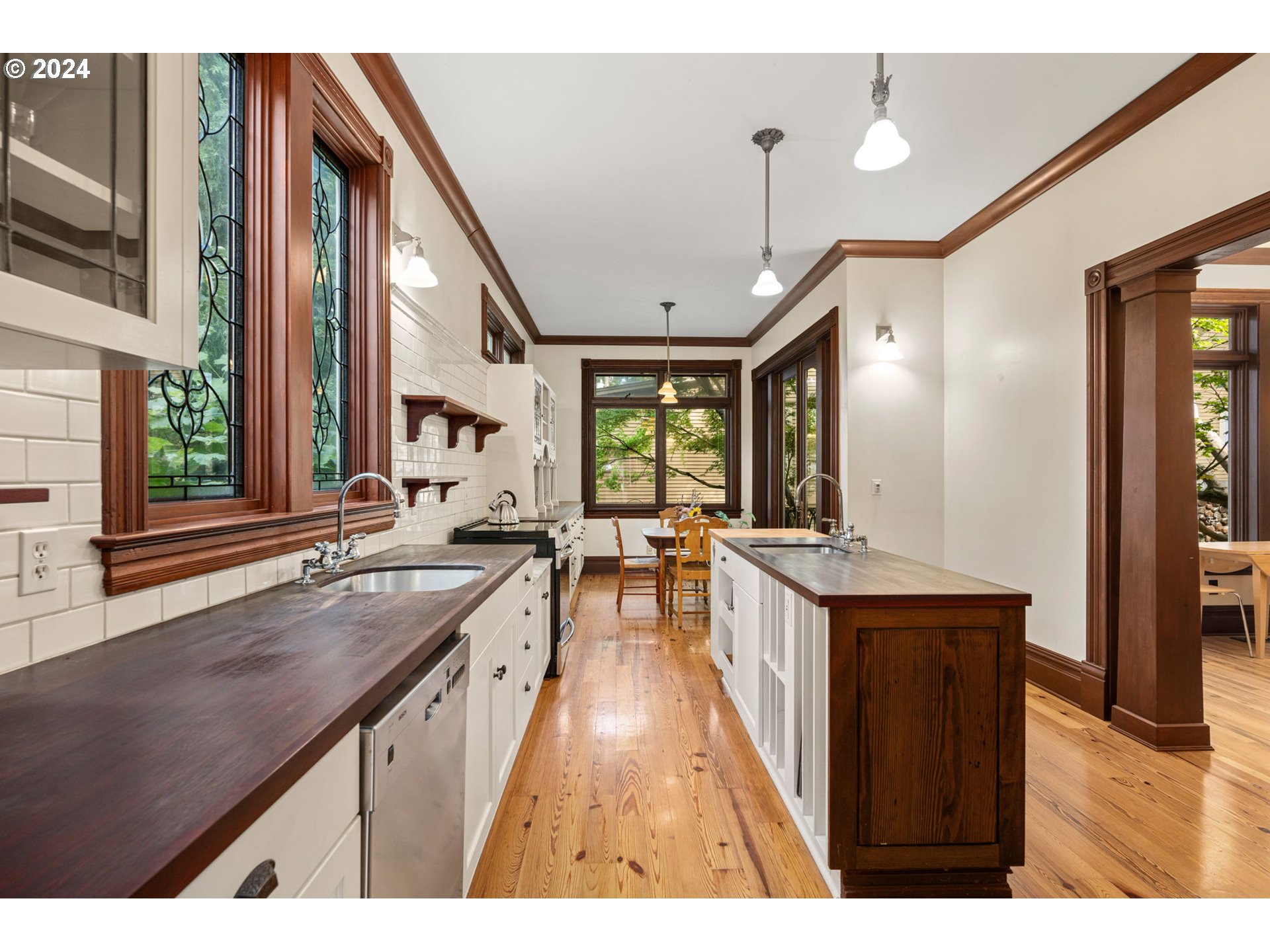 2225 NE 15TH AVE