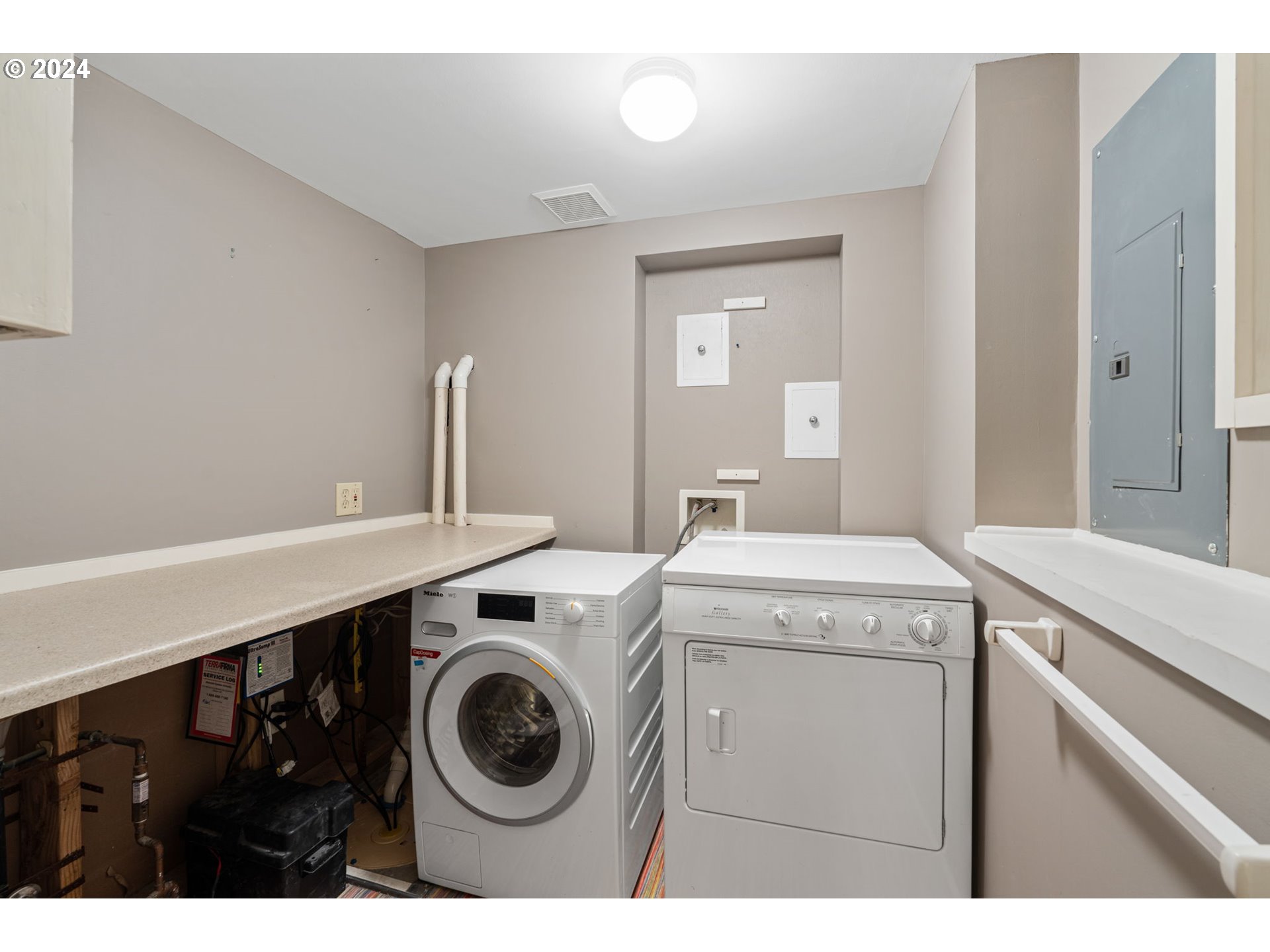 2225 NE 15TH AVE