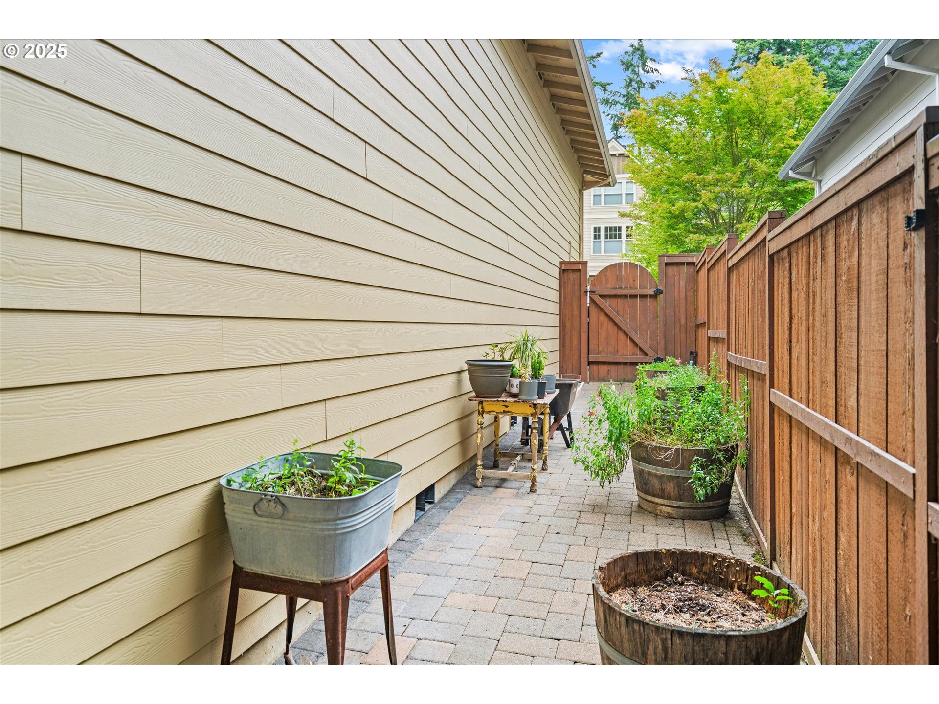 2256 ROGUE WAY