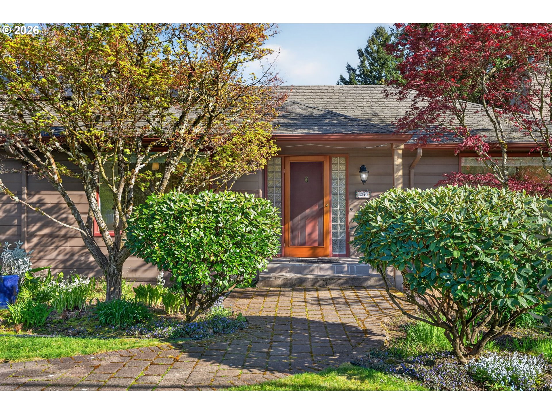 3270 SW VISTA DR
