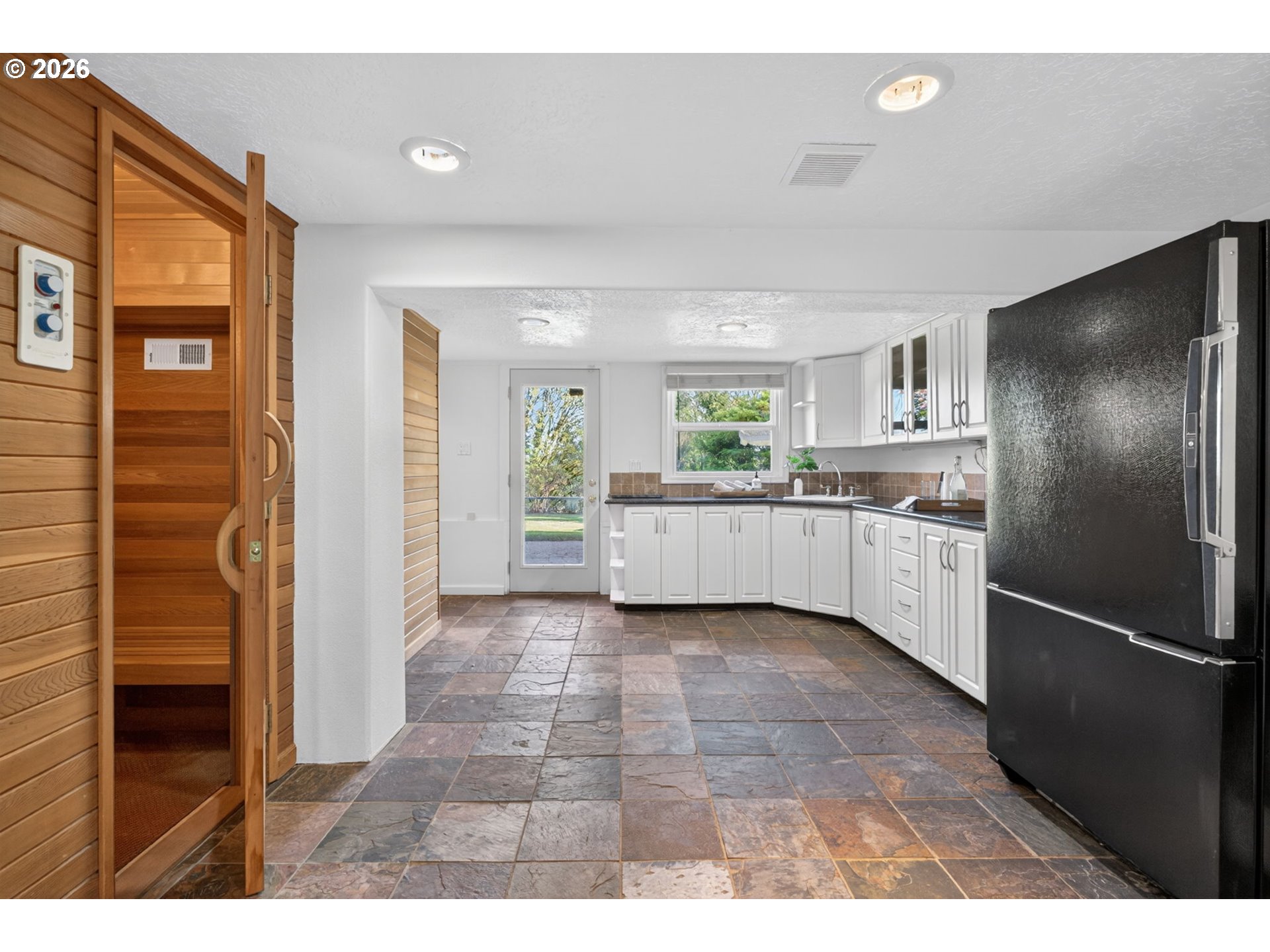 3270 SW VISTA DR