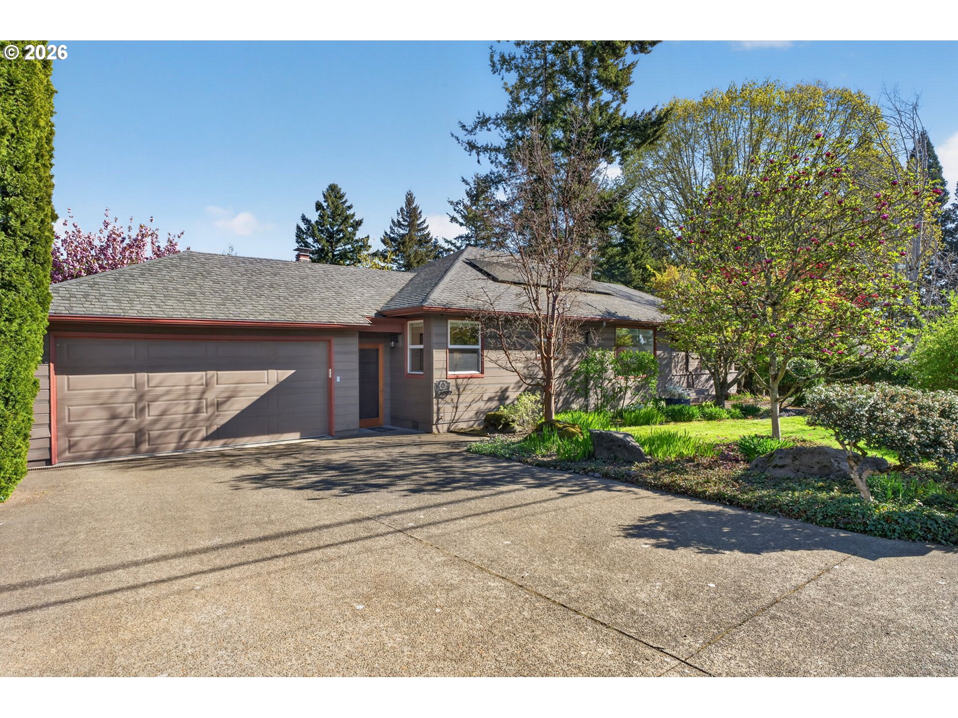 3270 SW VISTA DR
