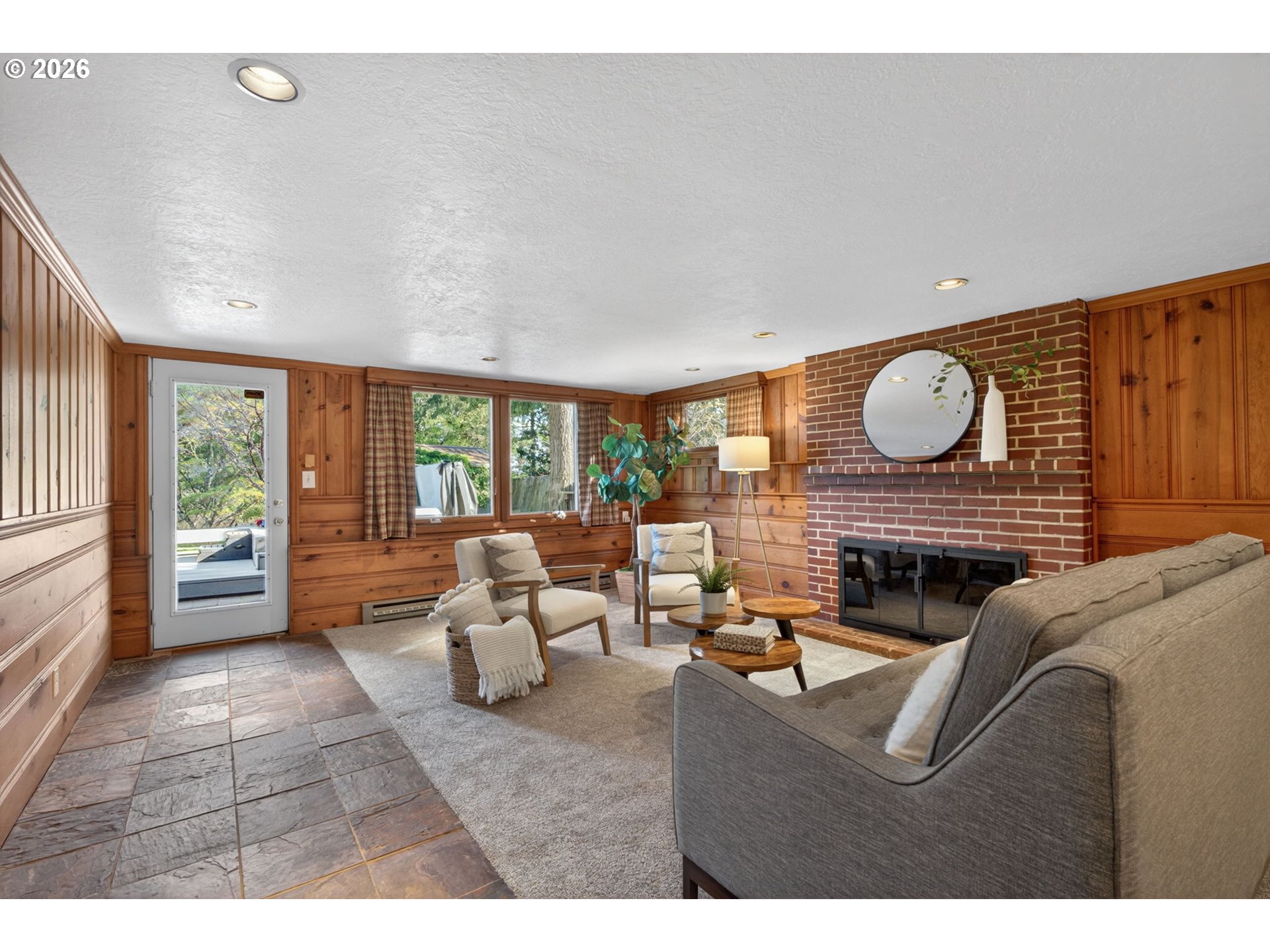 3270 SW VISTA DR
