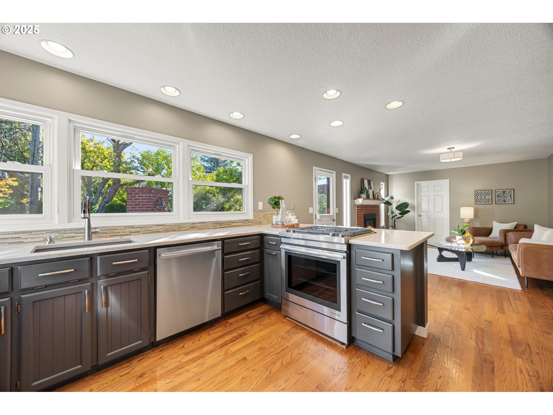 6580 SW PRESLYNN DR