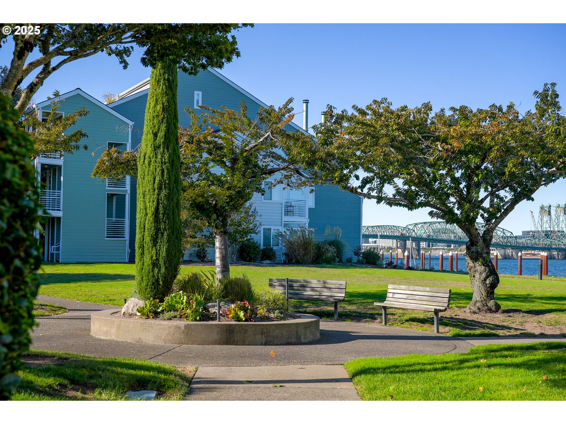 167 N HAYDEN BAY DR