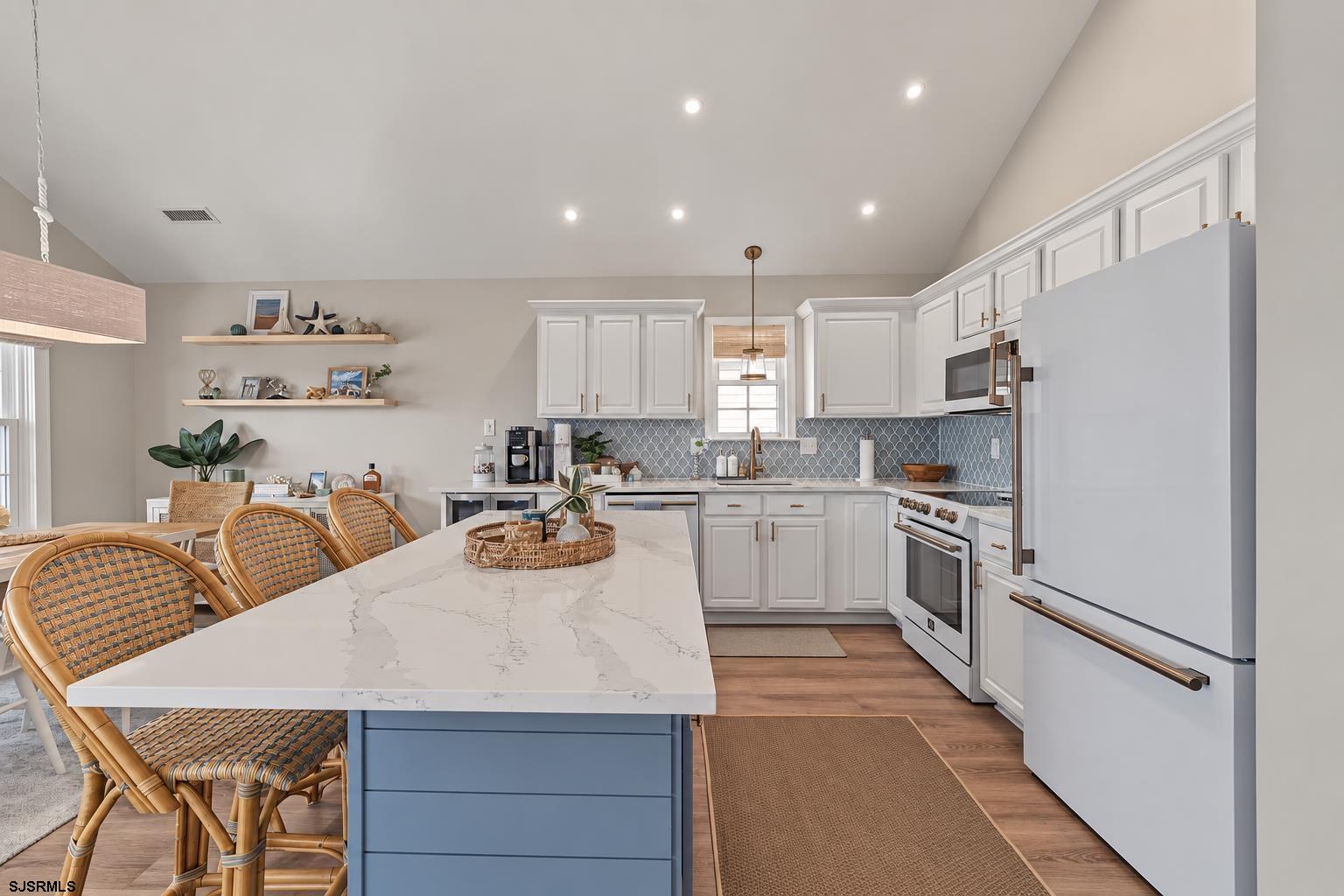 259 Asbury Ave Unit: 2