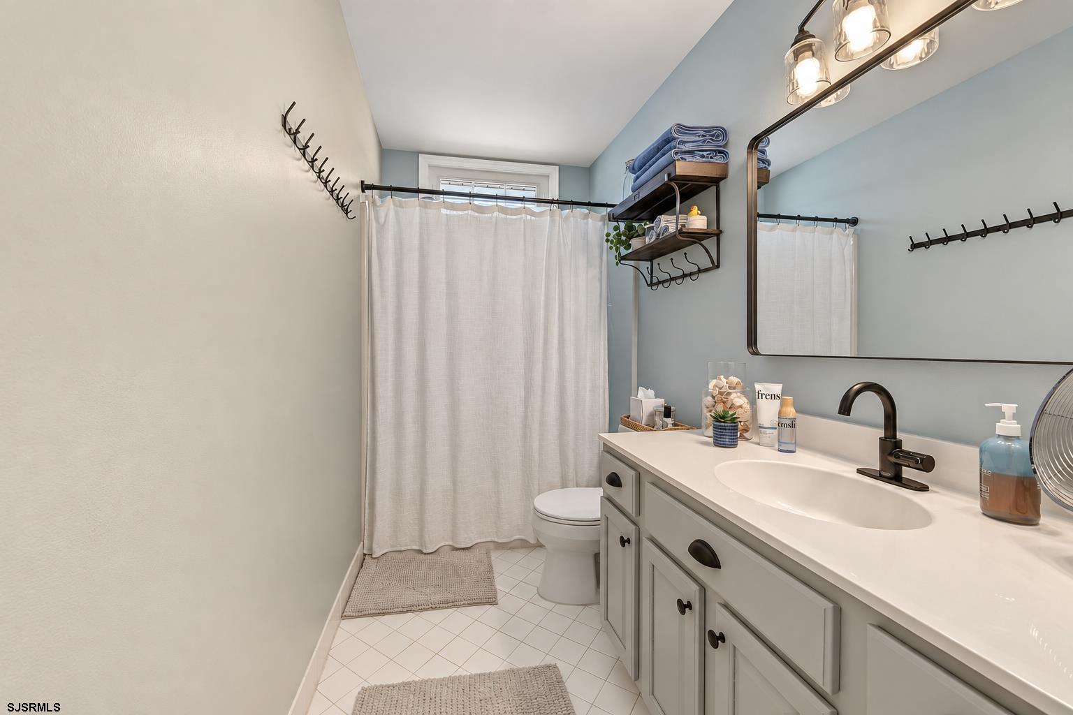 259 Asbury Ave Unit: 2