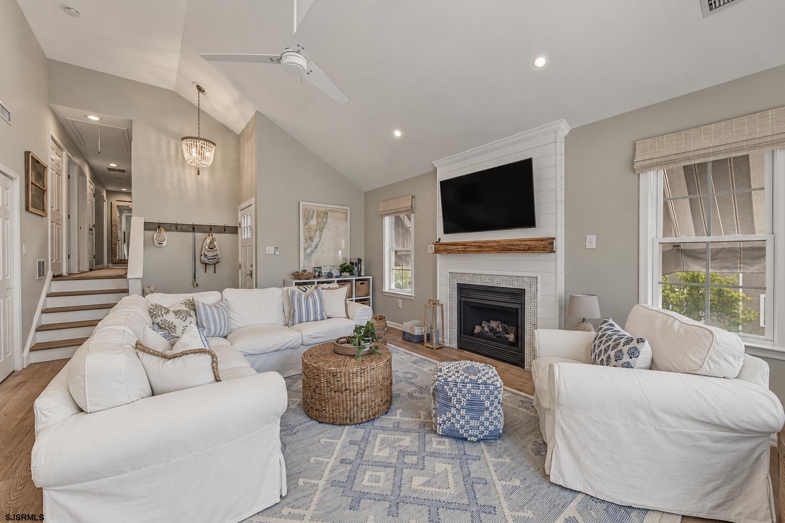 259 Asbury Ave Unit: 2