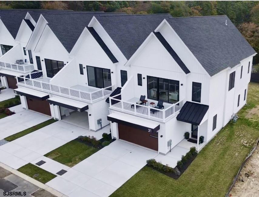 19 Creek Ln