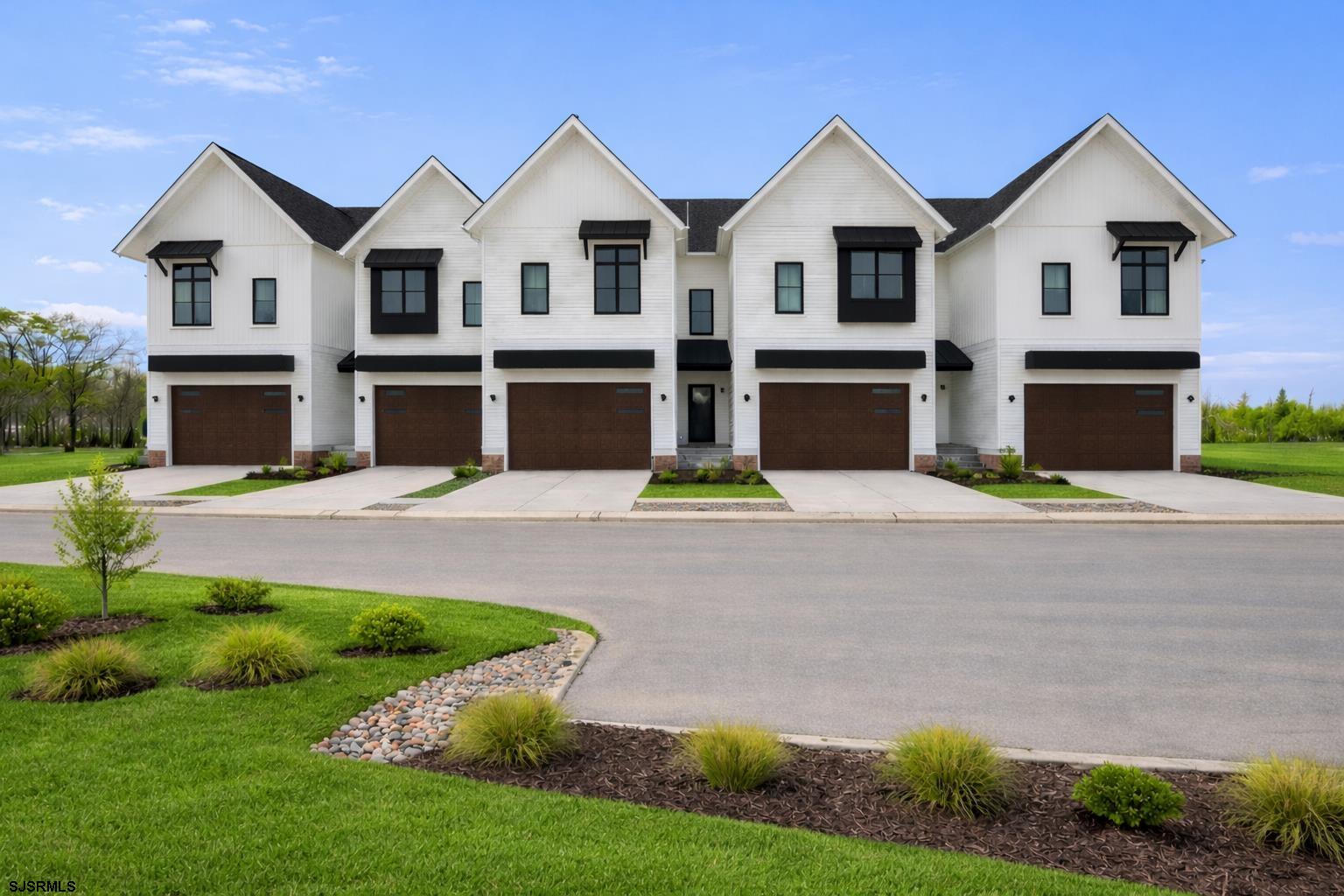 19 Creek Ln