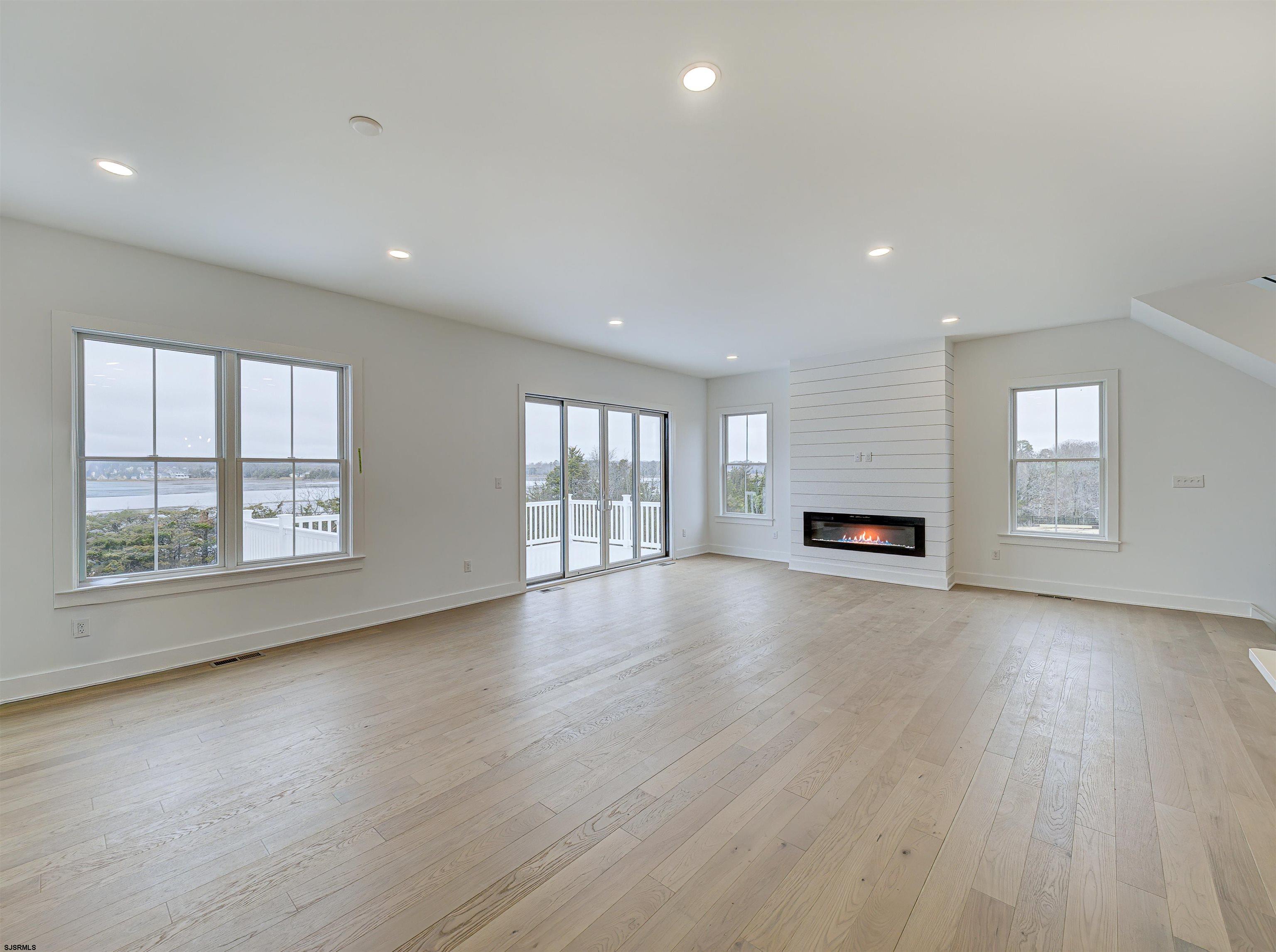 19 Creek Ln