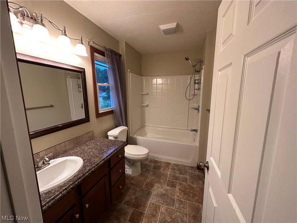 312 N Wooster Avenue