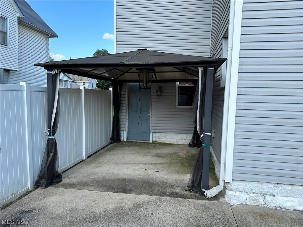 312 N Wooster Avenue