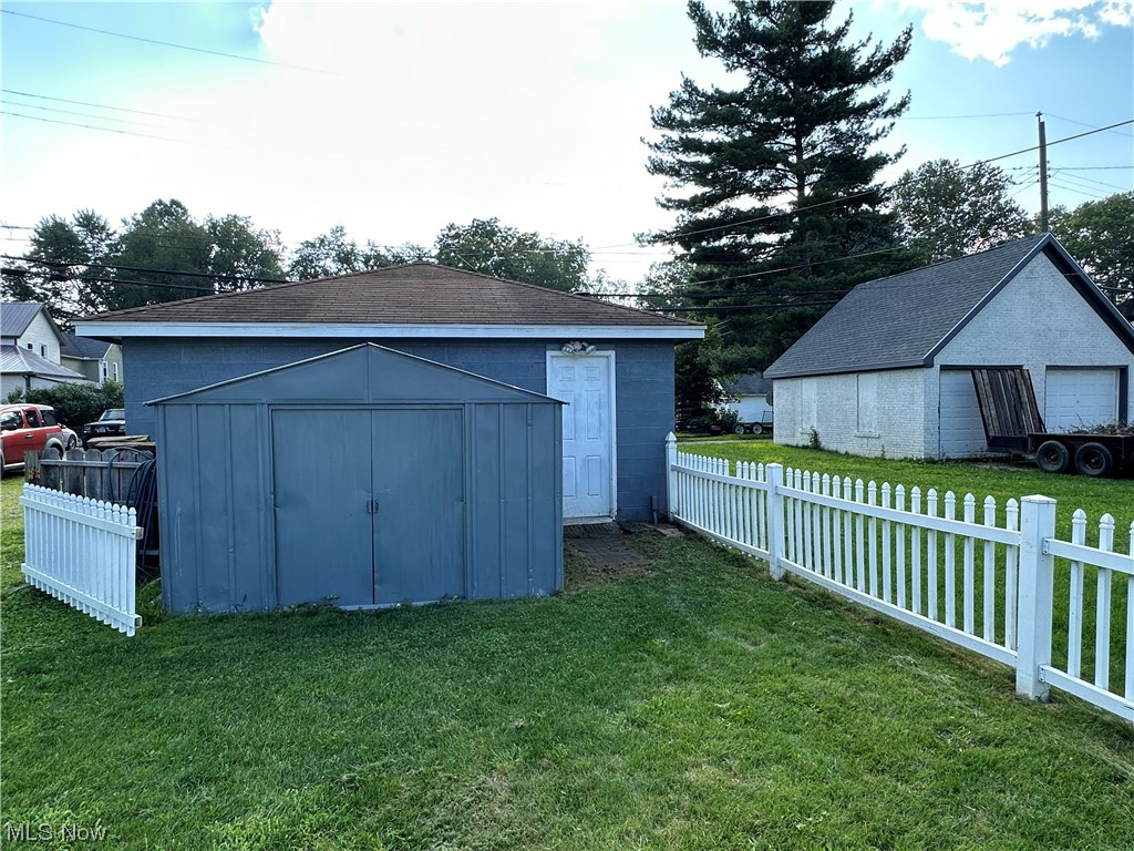 312 N Wooster Avenue