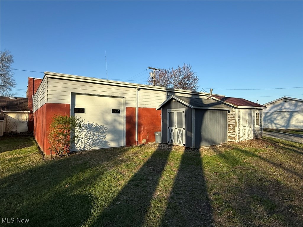 416 W 8th Street Rear