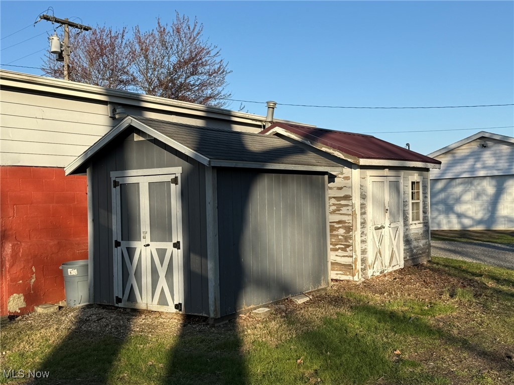 416 W 8th Street Rear