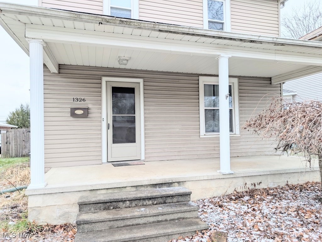 1326 N WOOSTER Avenue