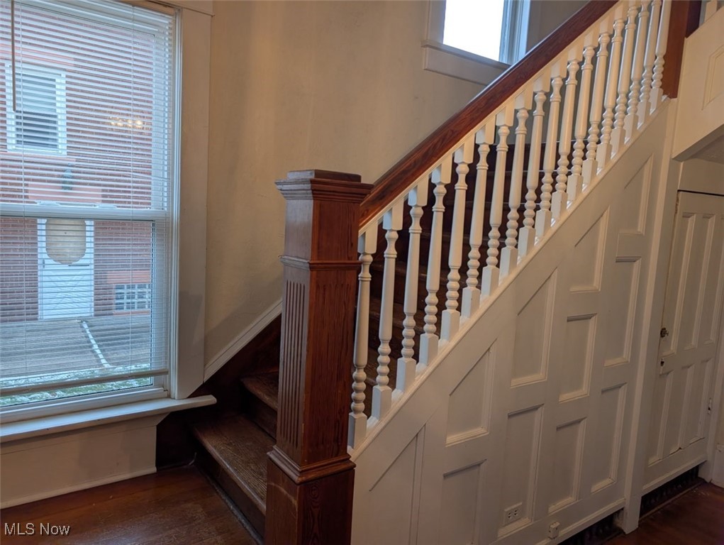 1326 N WOOSTER Avenue