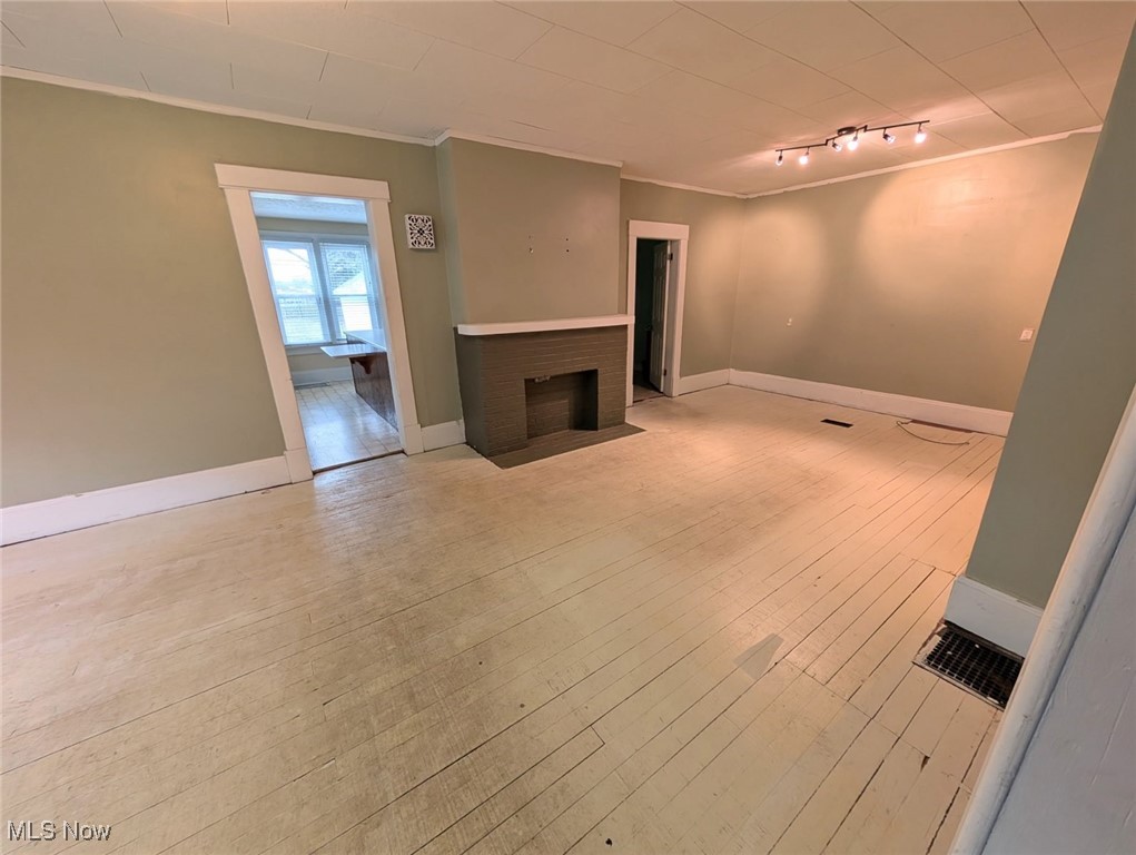 1326 N WOOSTER Avenue