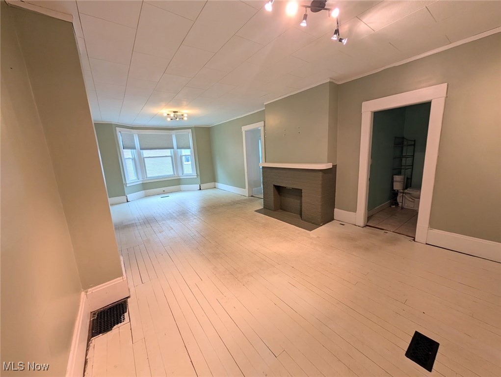 1326 N WOOSTER Avenue