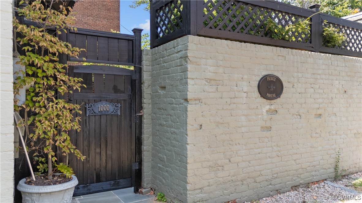 1000 West Ave