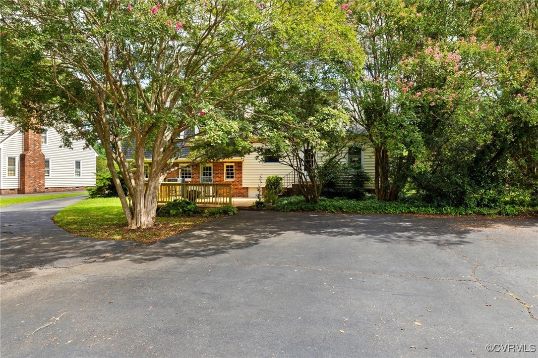 412 Sleepy Hollow Rd