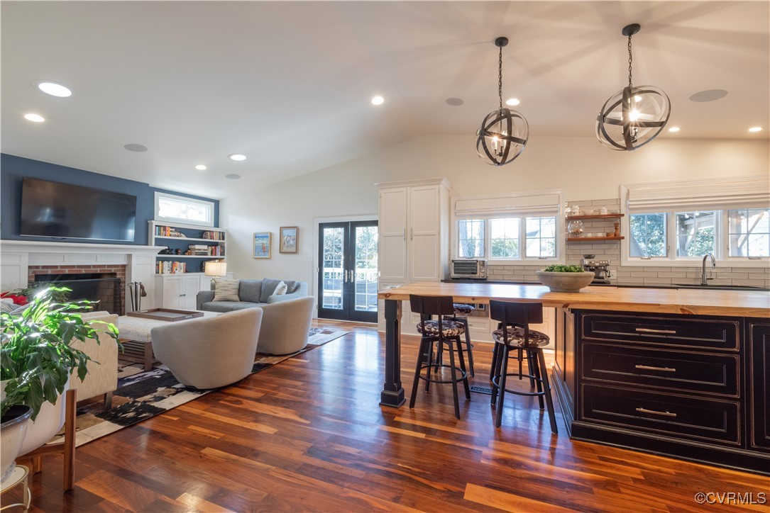 206 Lakewood Dr