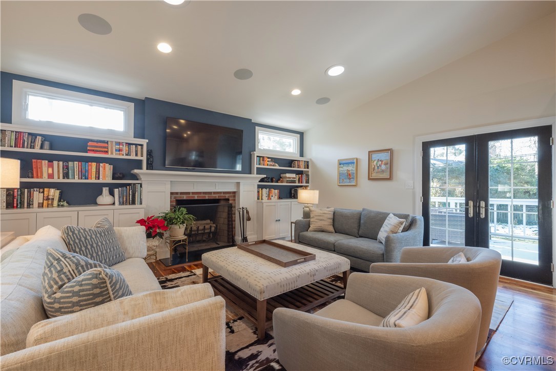 206 Lakewood Dr
