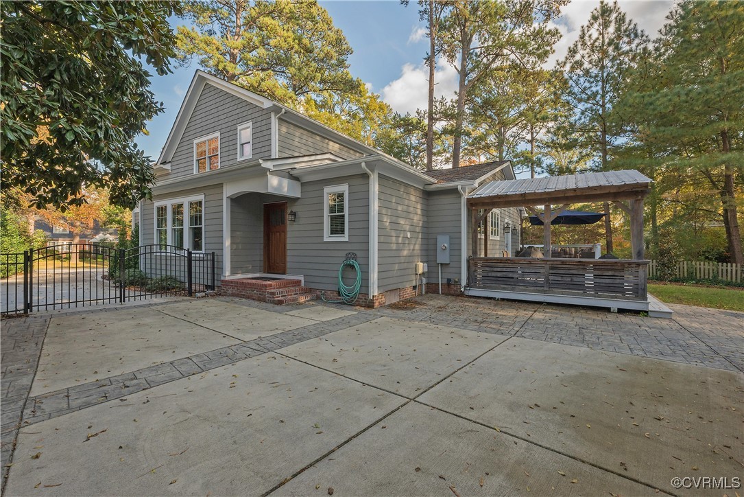 206 Lakewood Dr