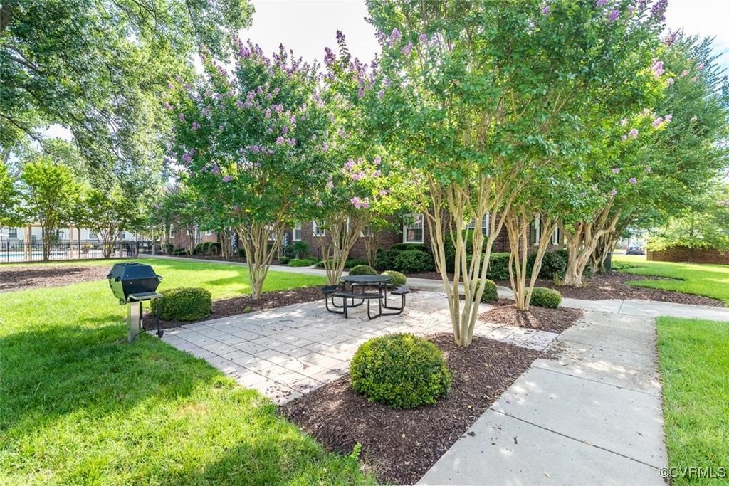 34 W Locke Ln Unit#U3