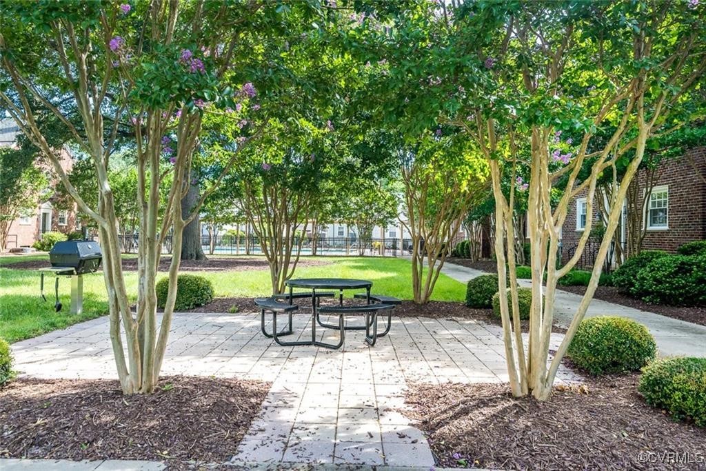 34 W Locke Ln Unit#U3