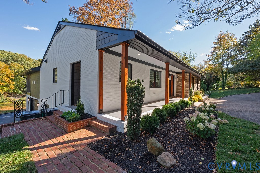 13 Roslyn Hills Dr