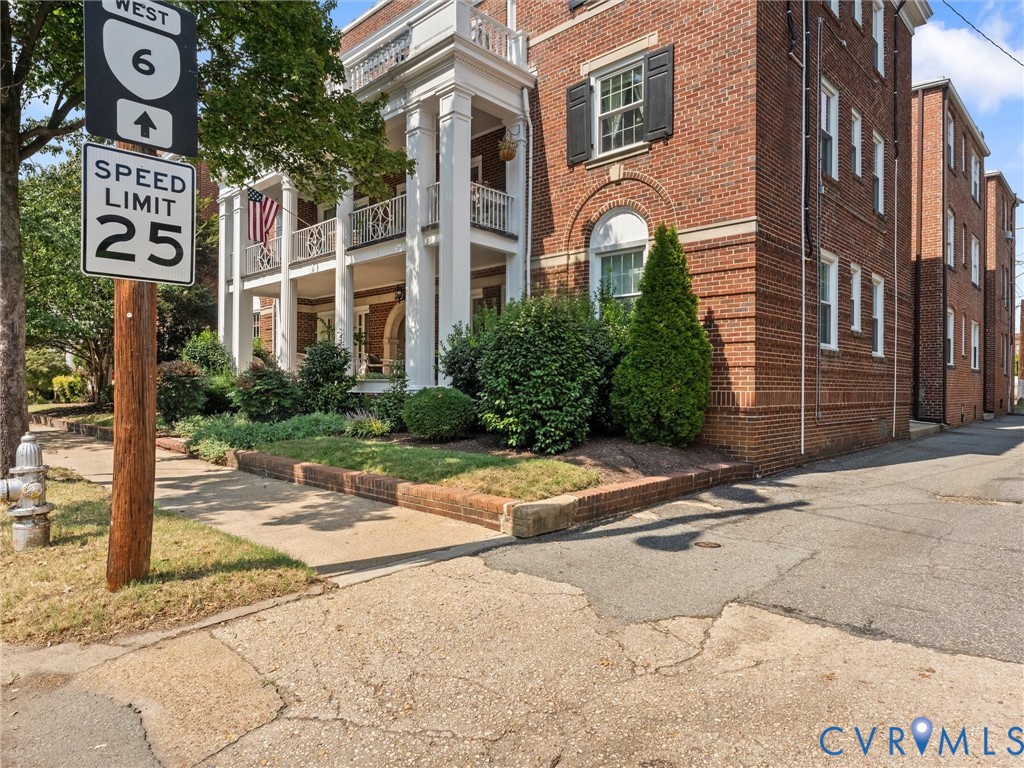 2810 Kensington Ave Unit#U10