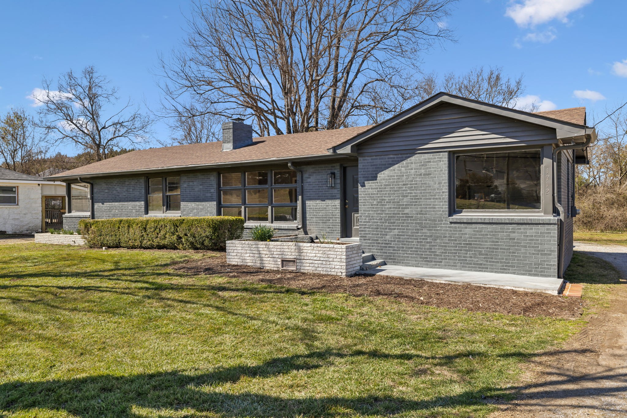 1712 W Main St