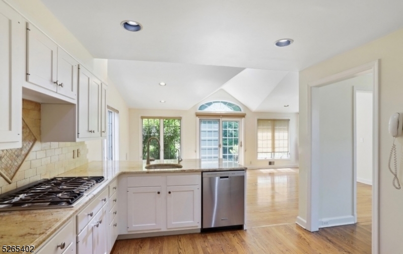 330 Taylor Rd