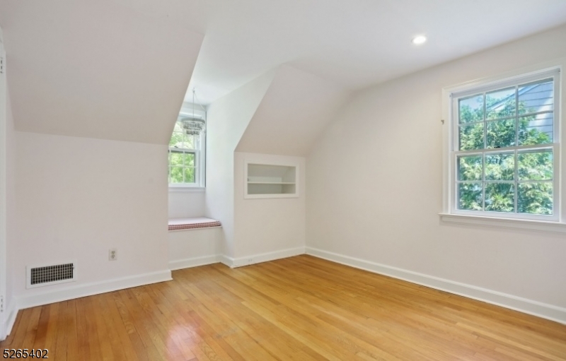 330 Taylor Rd