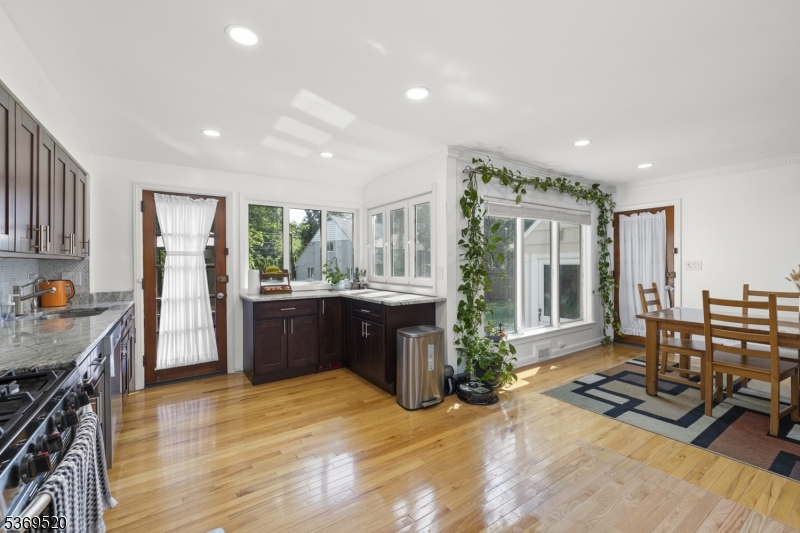 400 Hobart Ave
