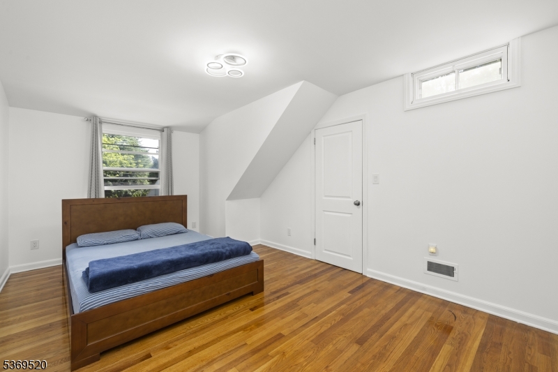 400 Hobart Ave