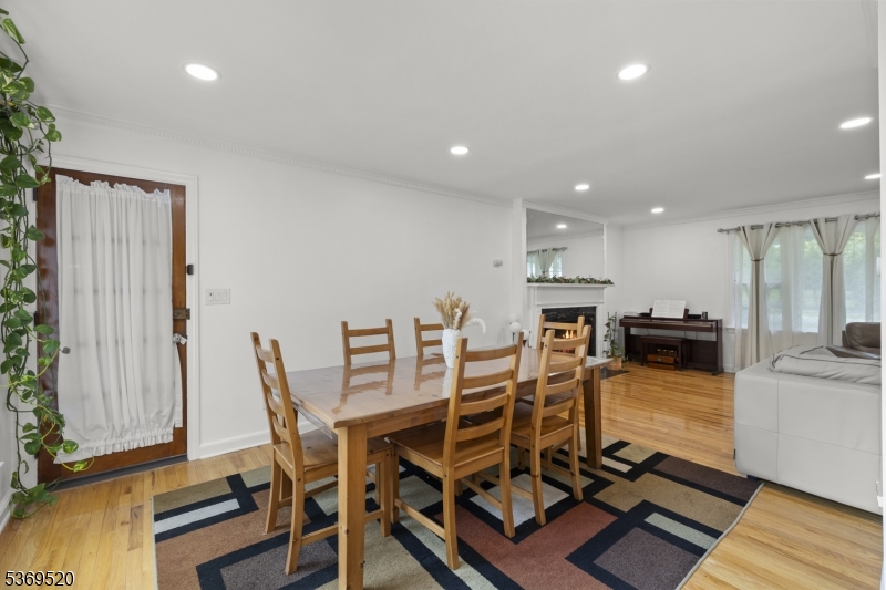 400 Hobart Ave